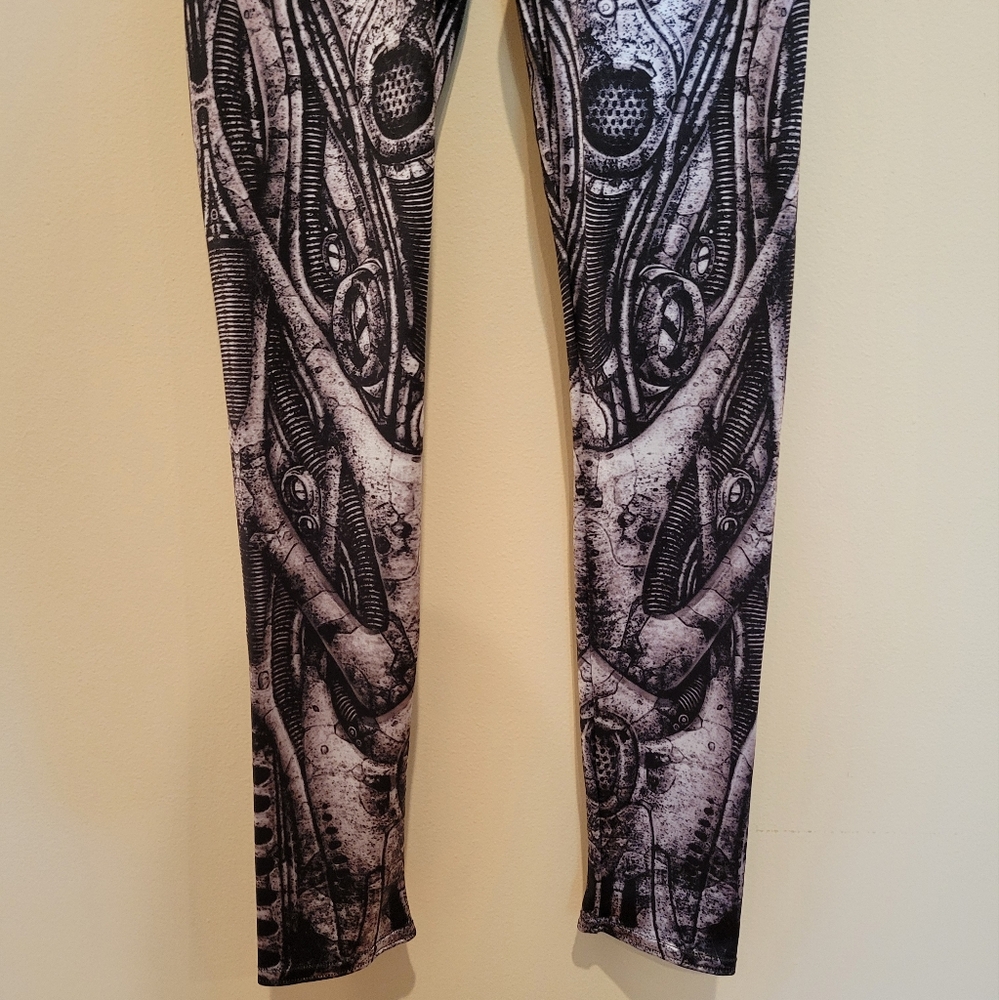 Blackmilk next world machine leggings - Picture 9 of 14